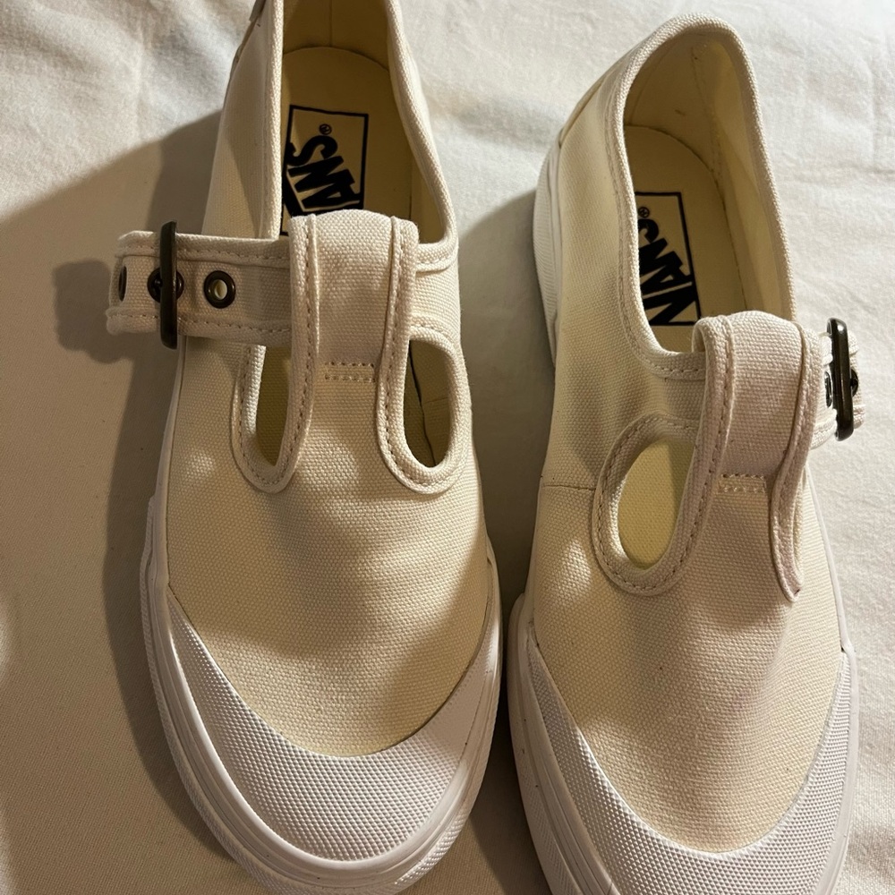 Vans Style 93 Mary Jane Women
Size  5.5 Beige Linen Canvas Buckle
Shoes NEW